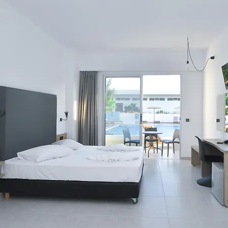 Evita Bay Hotell 4*