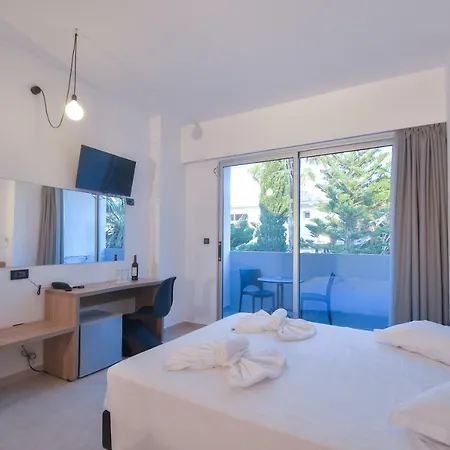 Hotell Evita Bay 4*